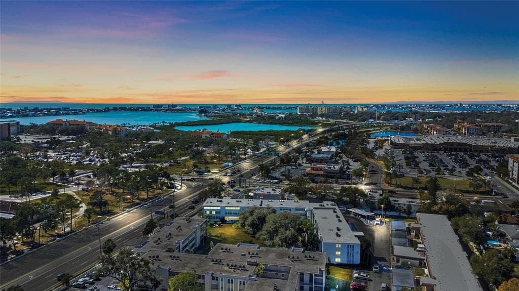 9950 47TH AVENUE N UNIT 104 ST PETERSBURG, FL 33708