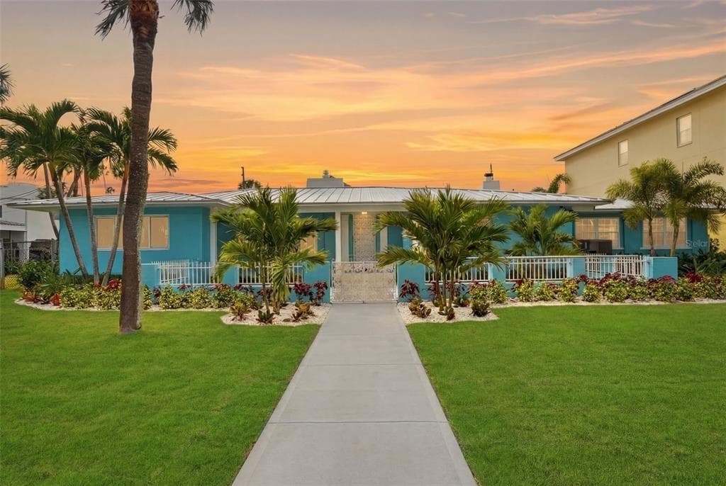 2906 PASS A GRILLE WAY ST PETE BEACH, FL 33706