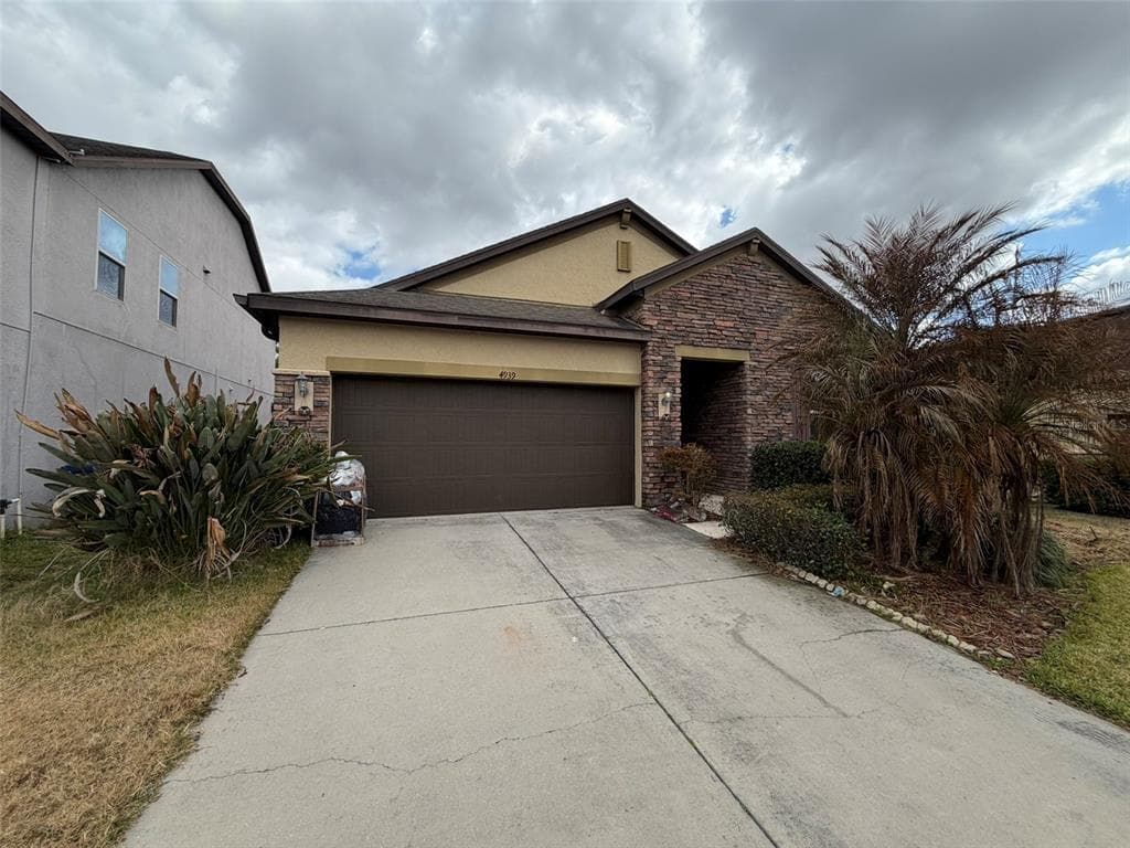 4939 ROLLING GREEN DRIVE WESLEY CHAPEL, FL 33543