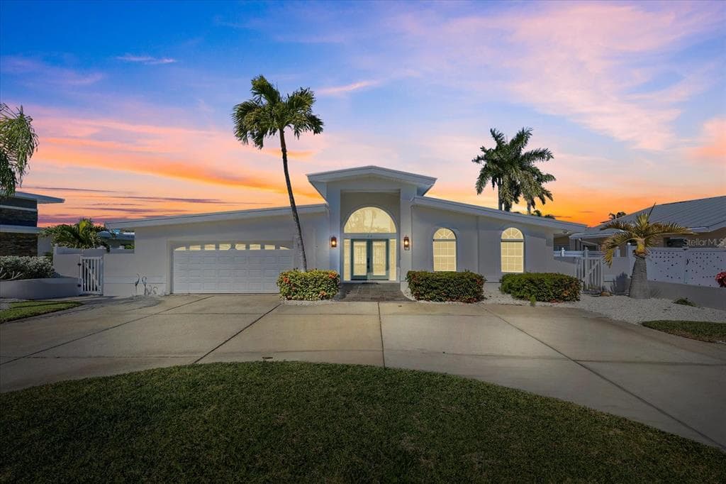 24 DOLPHIN DRIVE TREASURE ISLAND, FL 33706