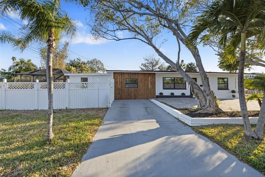 1600 CONNECTICUT AVENUE NE ST PETERSBURG, FL 33703