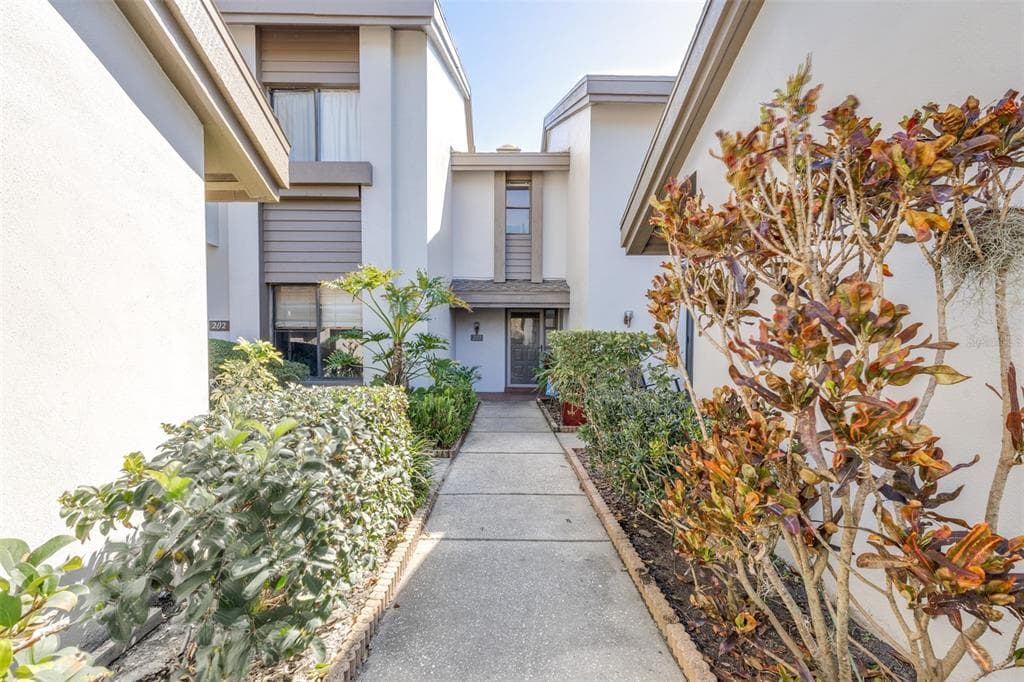 3008 LANDMARK BOULEVARD UNIT 203 PALM HARBOR, FL 34684