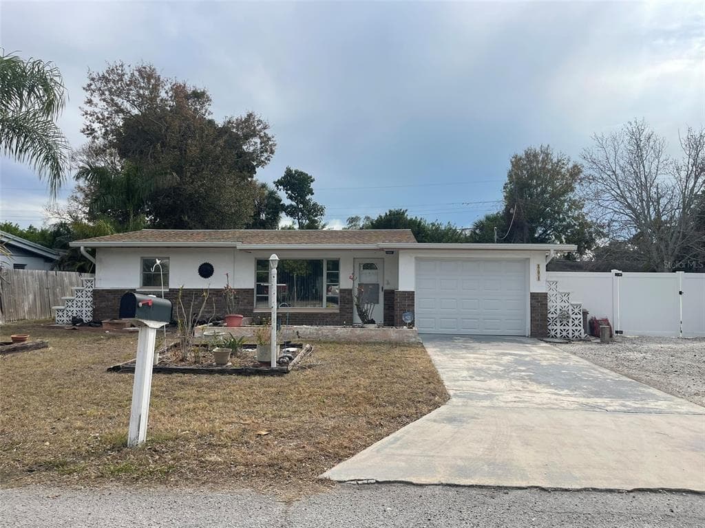 804 53RD AVENUE DRIVE W BRADENTON, FL 34207
