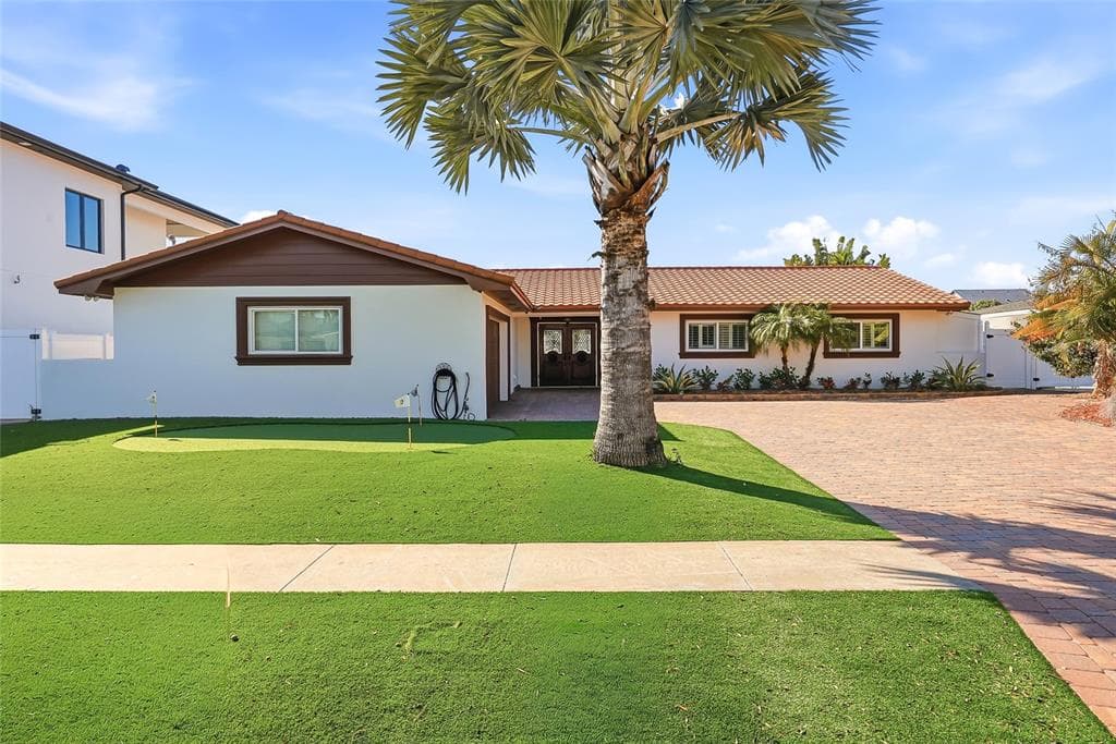 3918 AMERICANA TAMPA, FL 33634