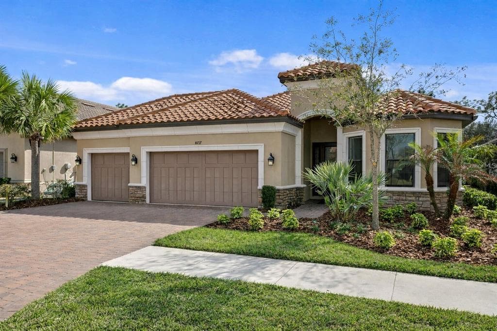 8717 SORANO VILLA DRIVE TAMPA, FL 33647