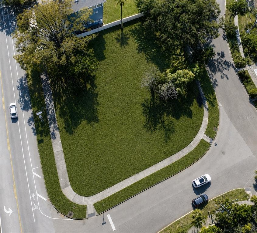 116 W DAVIS BOULEVARD TAMPA, FL 33606