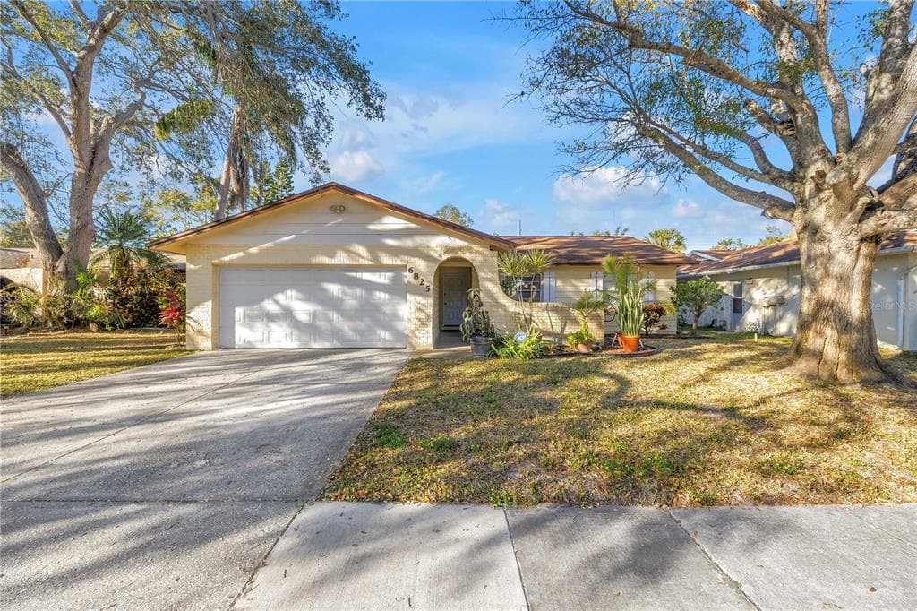 6825 CIRCLECREEK DRIVE PINELLAS PARK, FL 33781