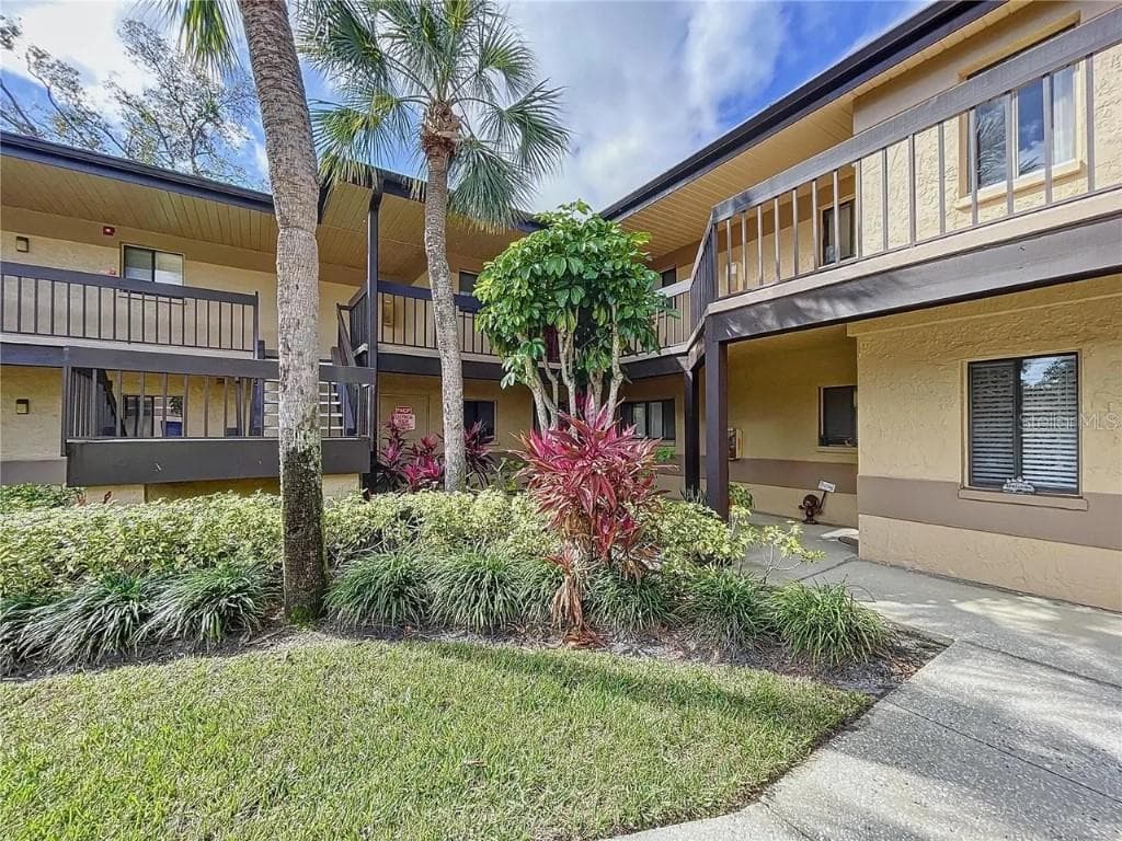 2679 SABAL SPRINGS CIRCLE UNIT 102 CLEARWATER, FL 33761