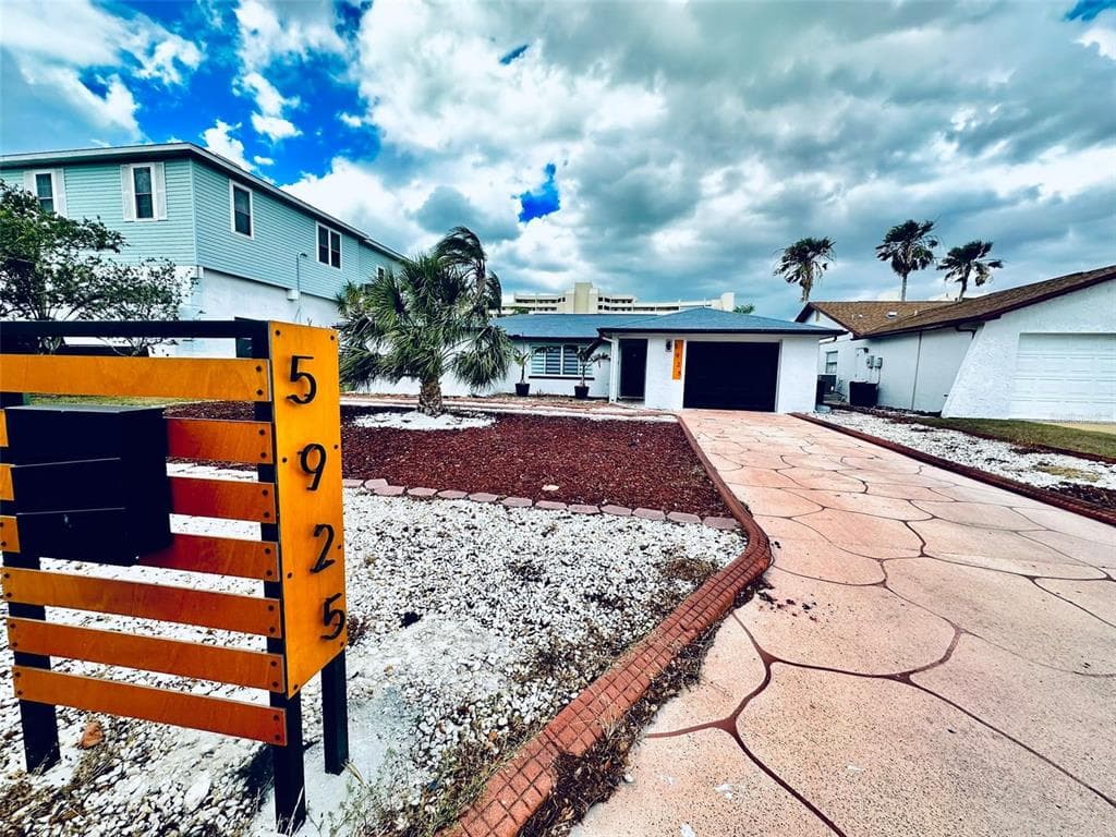 5925 BEVERLY DRIVE HUDSON, FL 34667