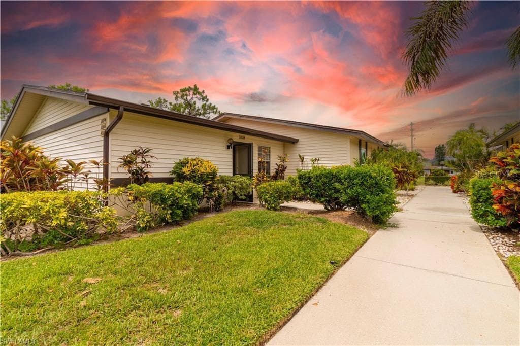 1014 PINE ISLE LANE UNIT 1014 NAPLES, FL 34112