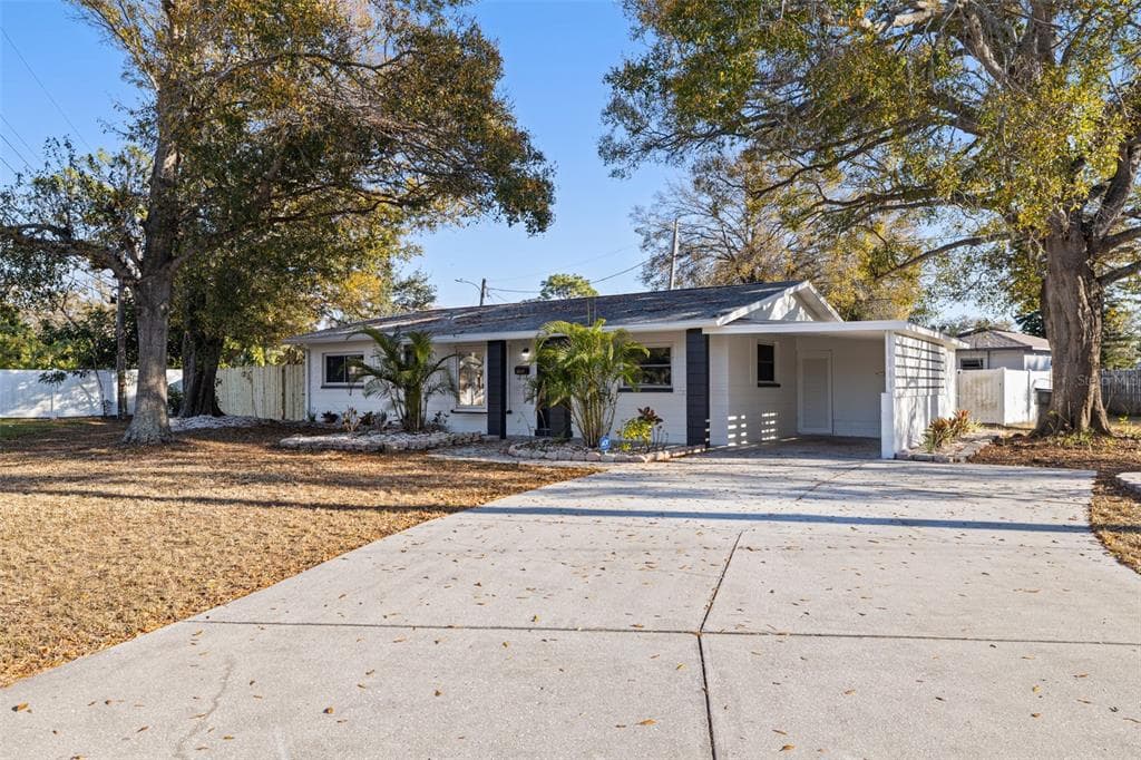 5533 ATLANTIC AVENUE N ST PETERSBURG, FL 33703