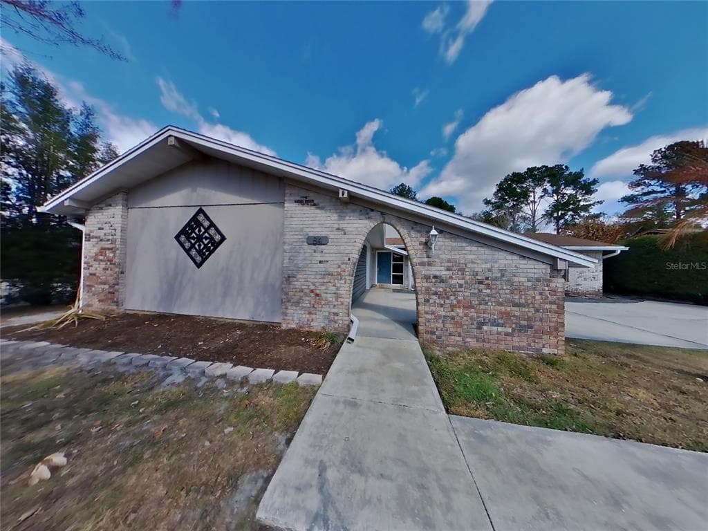 84 DOGWOOD TRAIL DEBARY, FL 32713