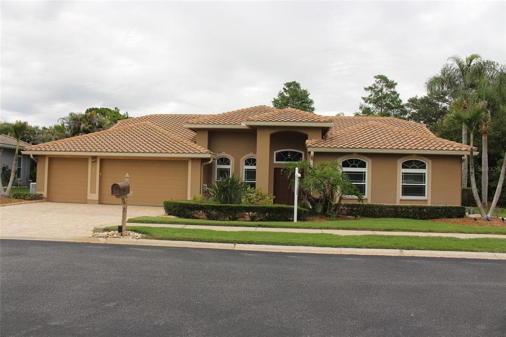 2303 OXFORD COURT SAFETY HARBOR, FL 34695