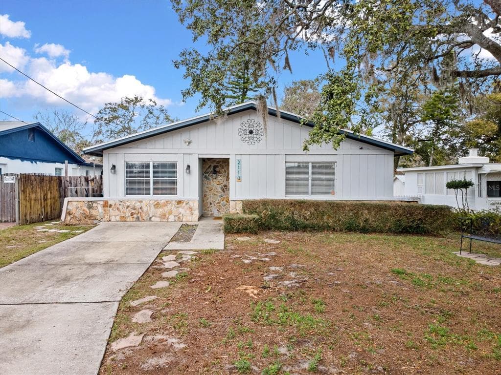 2113 W PERIO STREET TAMPA, FL 33612