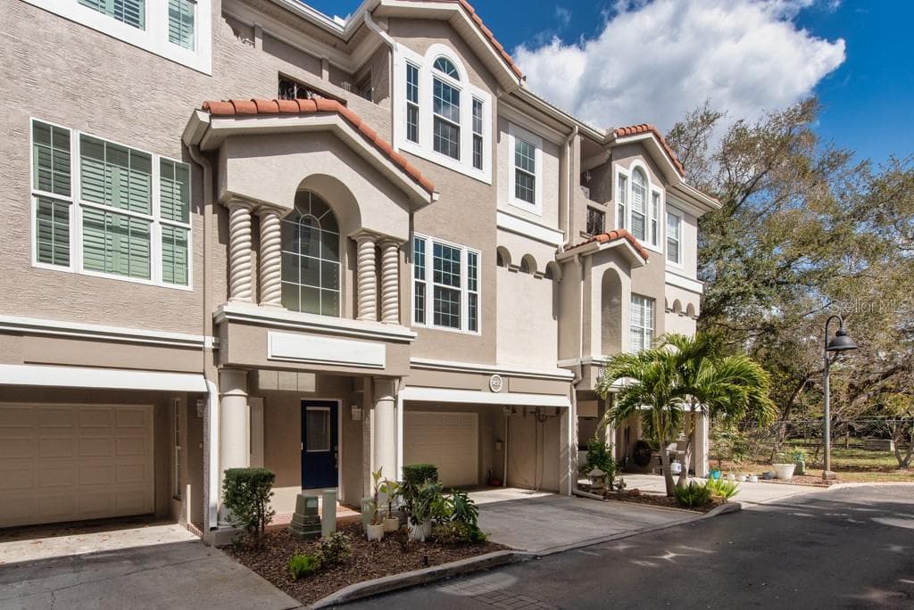 1430 MANATEE CIRCLE TARPON SPRINGS, FL 34689