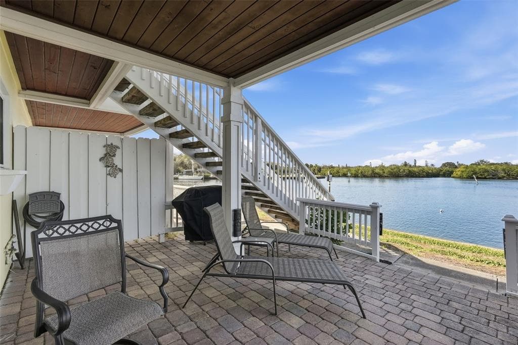 3783 POMPANO UNIT B ST PETERSBURG, FL 33705