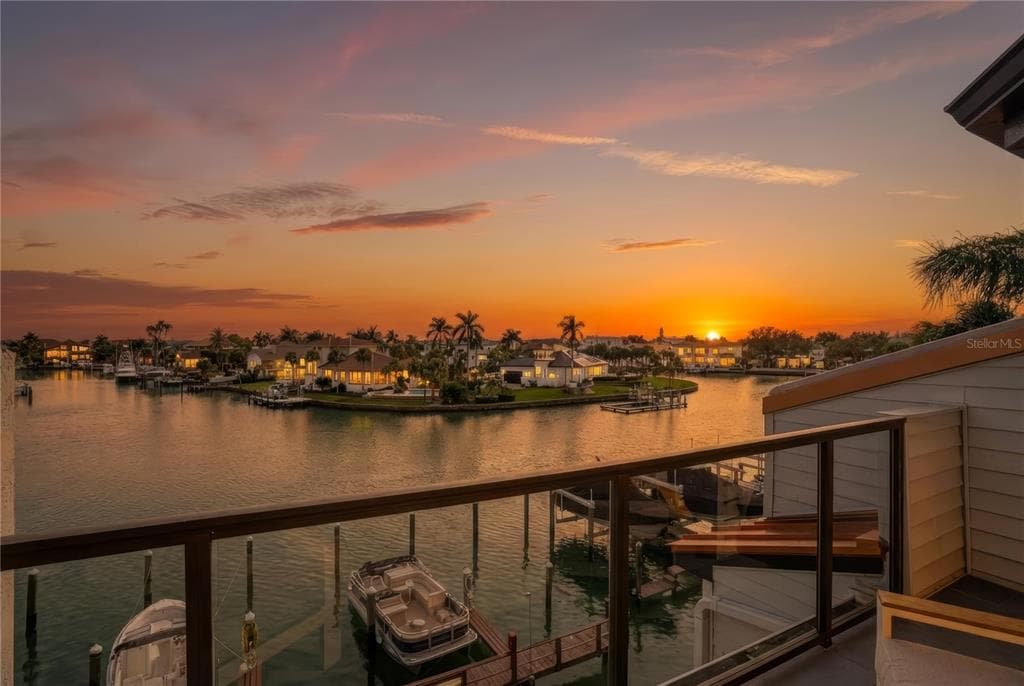 557 PINELLAS BAYWAY S UNIT 311 TIERRA VERDE, FL 33715