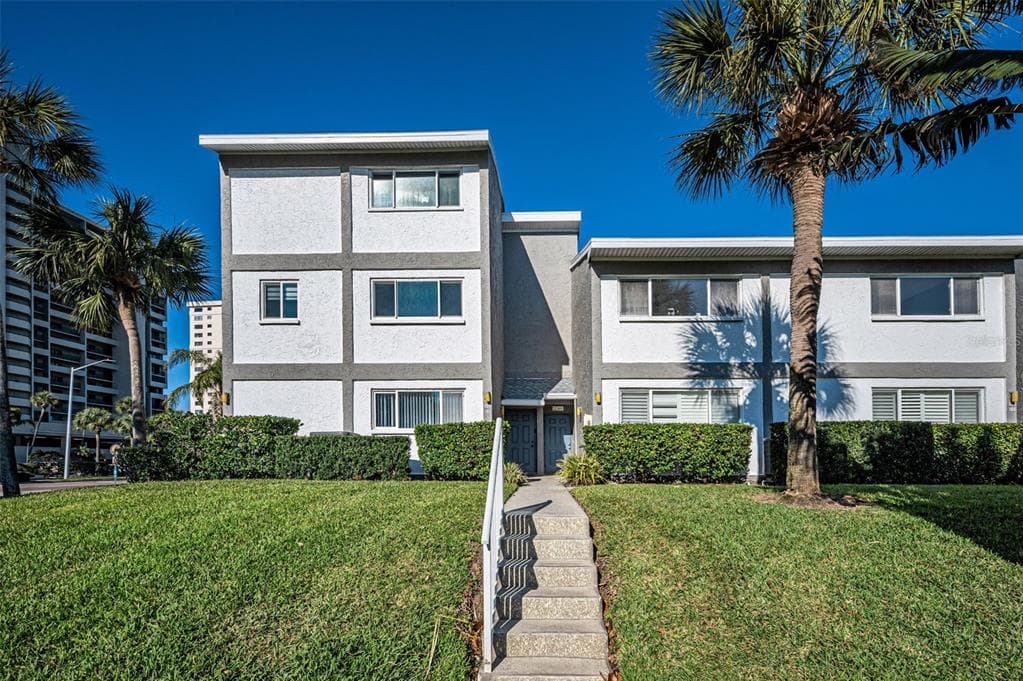 1351 GULF BOULEVARD UNIT 201 CLEARWATER BEACH, FL 33767