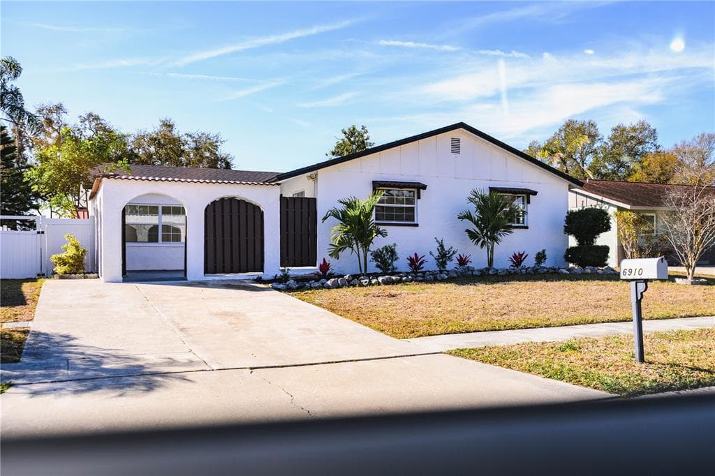 6910 DALKEITH AVENUE N ST PETERSBURG, FL 33709