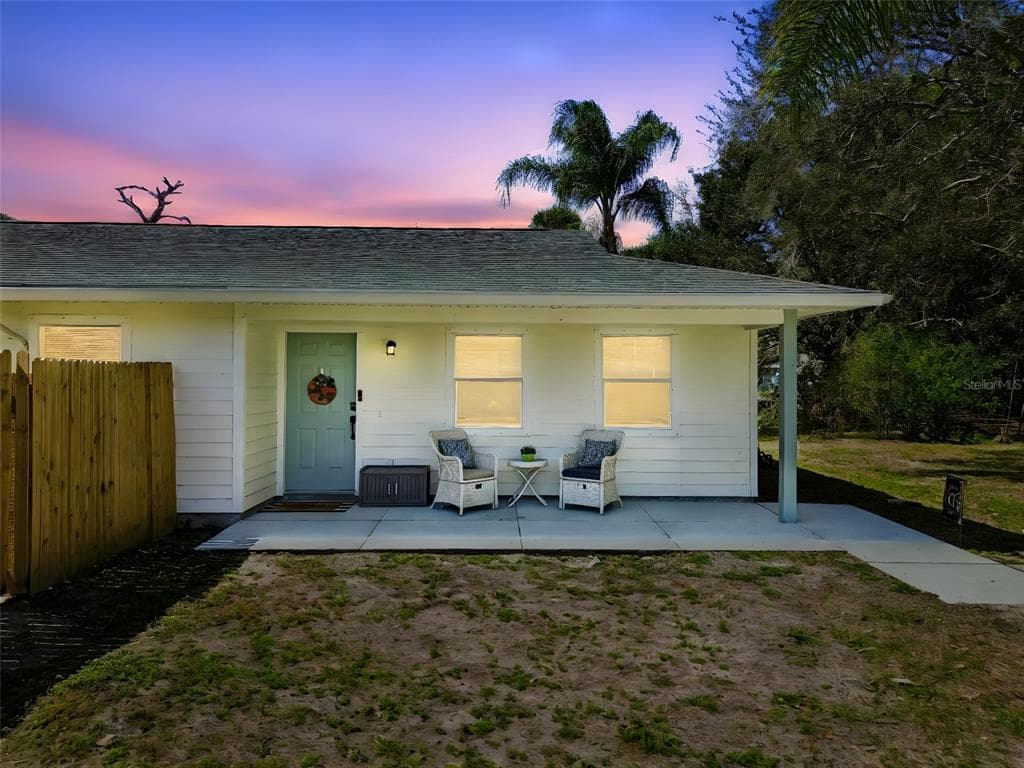 215 BRADBURY AVENUE OAK HILL, FL 32759
