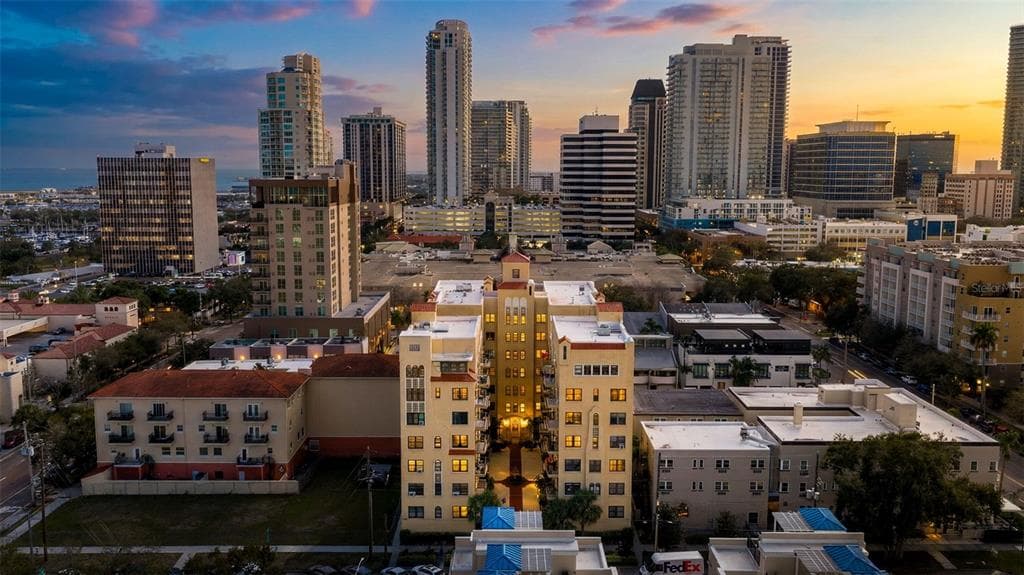130 4TH AVENUE N UNIT 602 ST PETERSBURG, FL 33701