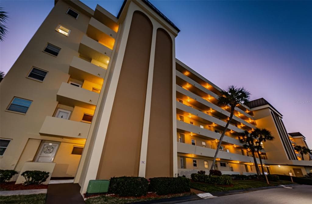 4650 COVE CIRCLE UNIT 406 ST PETERSBURG, FL 33708