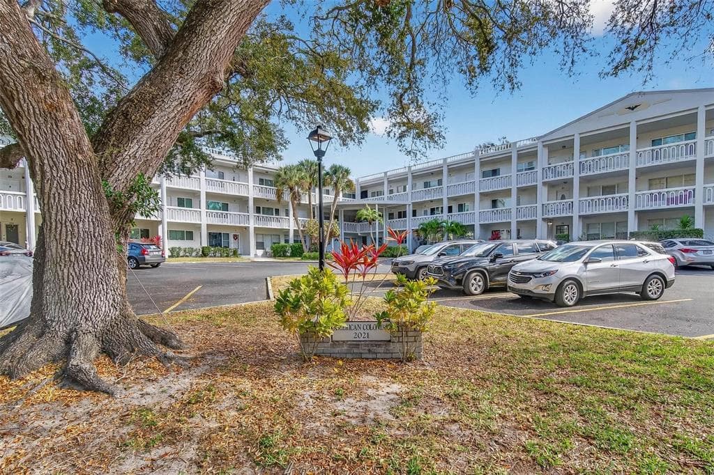 2021 AUSTRALIA WAY W UNIT 39 CLEARWATER, FL 33763