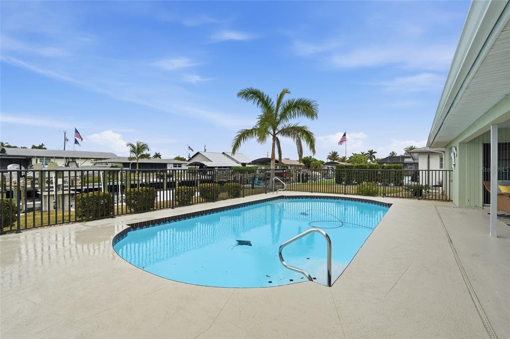 405 TOWER DRIVE CAPE CORAL, FL 33904