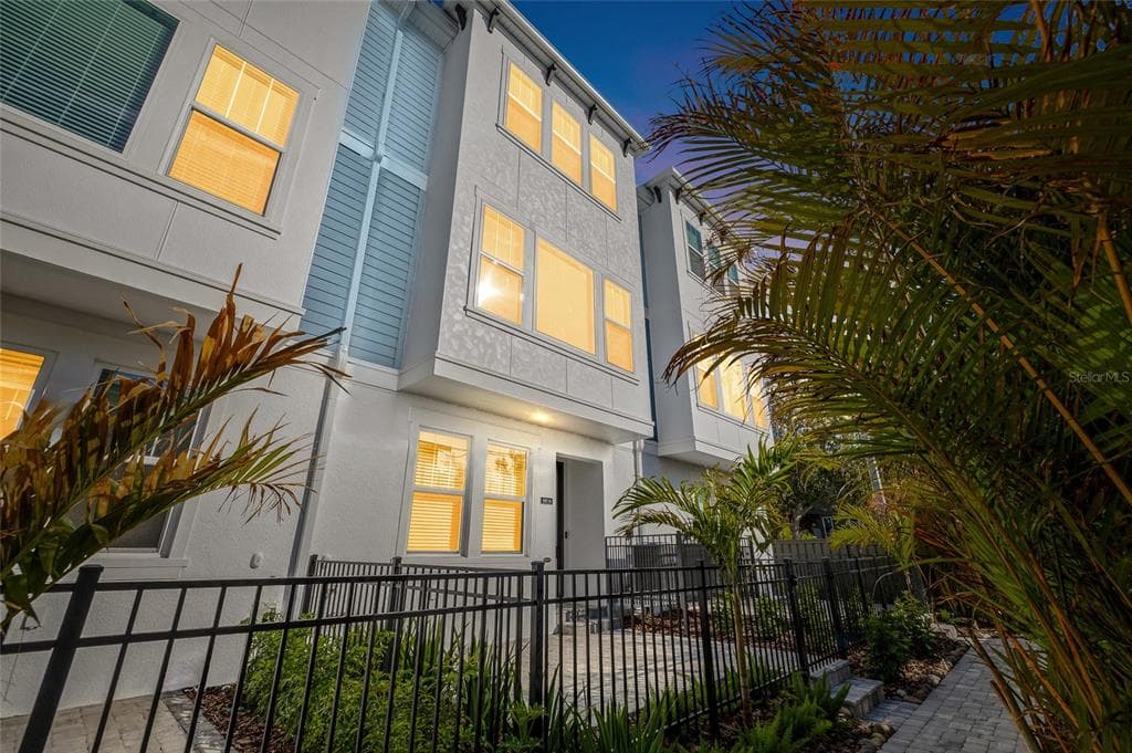 6605 N NEBRASKA AVENUE UNIT 10 TAMPA, FL 33604
