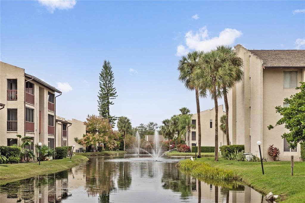 8602 HURON COURT UNIT 55 TAMPA, FL 33614