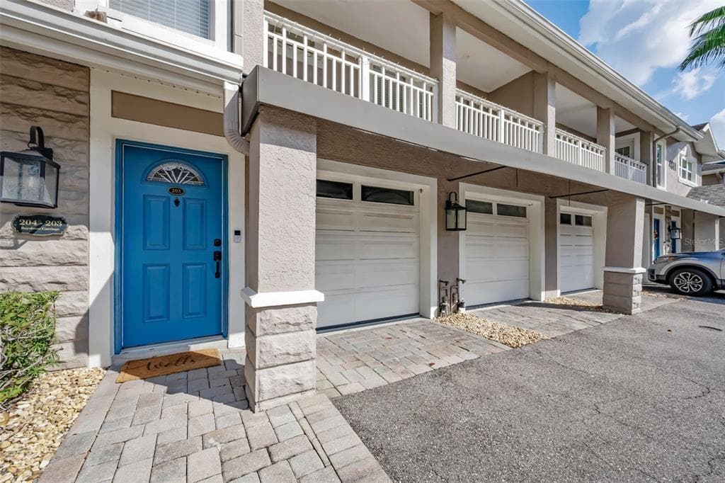 4811 BAYSHORE BOULEVARD UNIT 203 TAMPA, FL 33611
