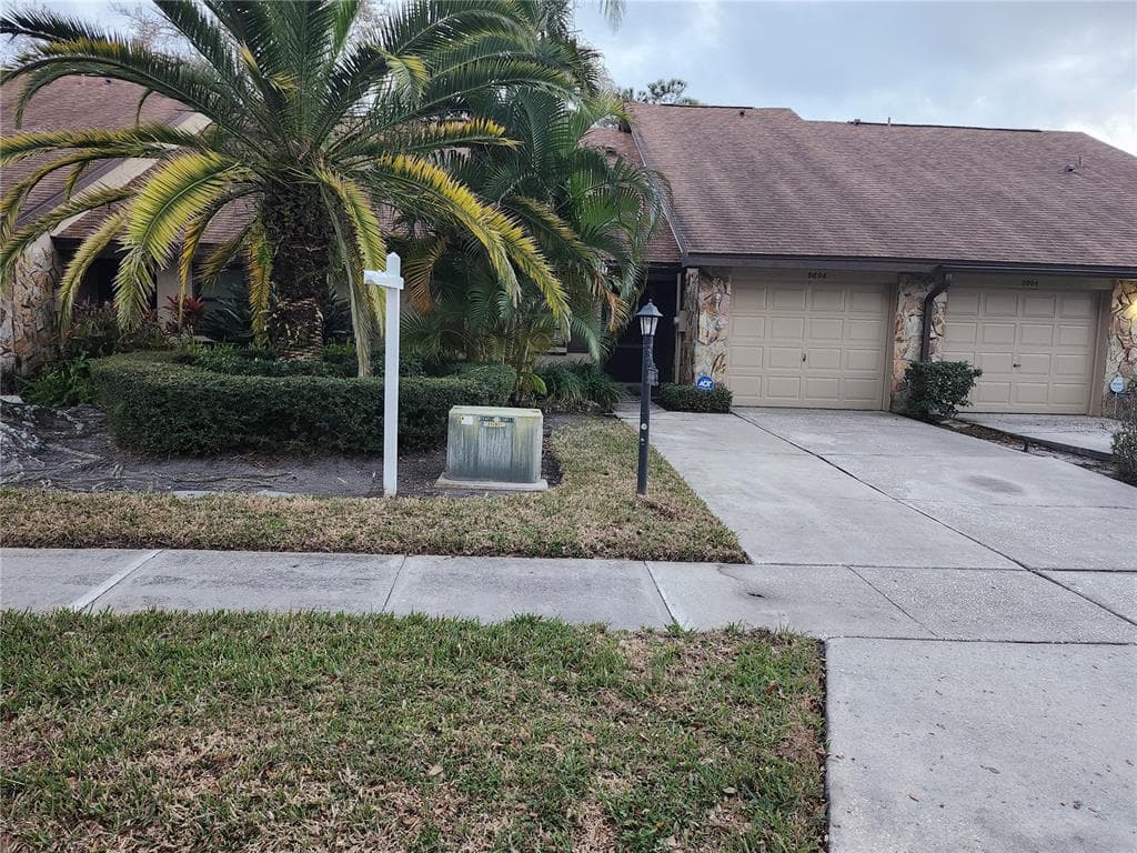 9896 LAKE SEMINOLE DRIVE E LARGO, FL 33773