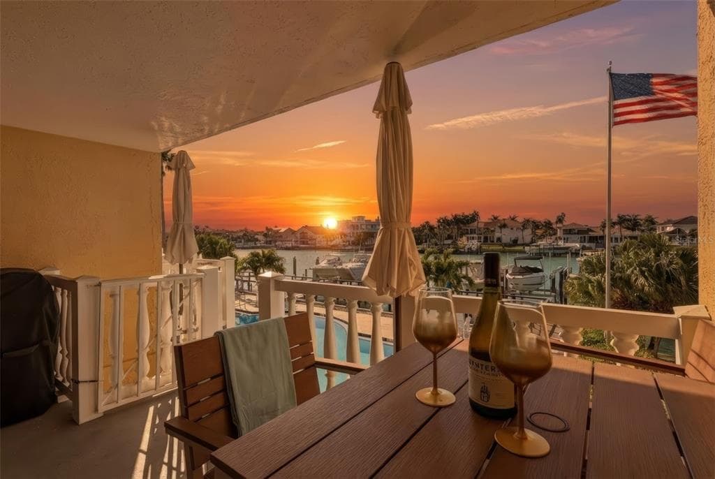 544 PINELLAS BAYWAY S UNIT TH13 TIERRA VERDE, FL 33715