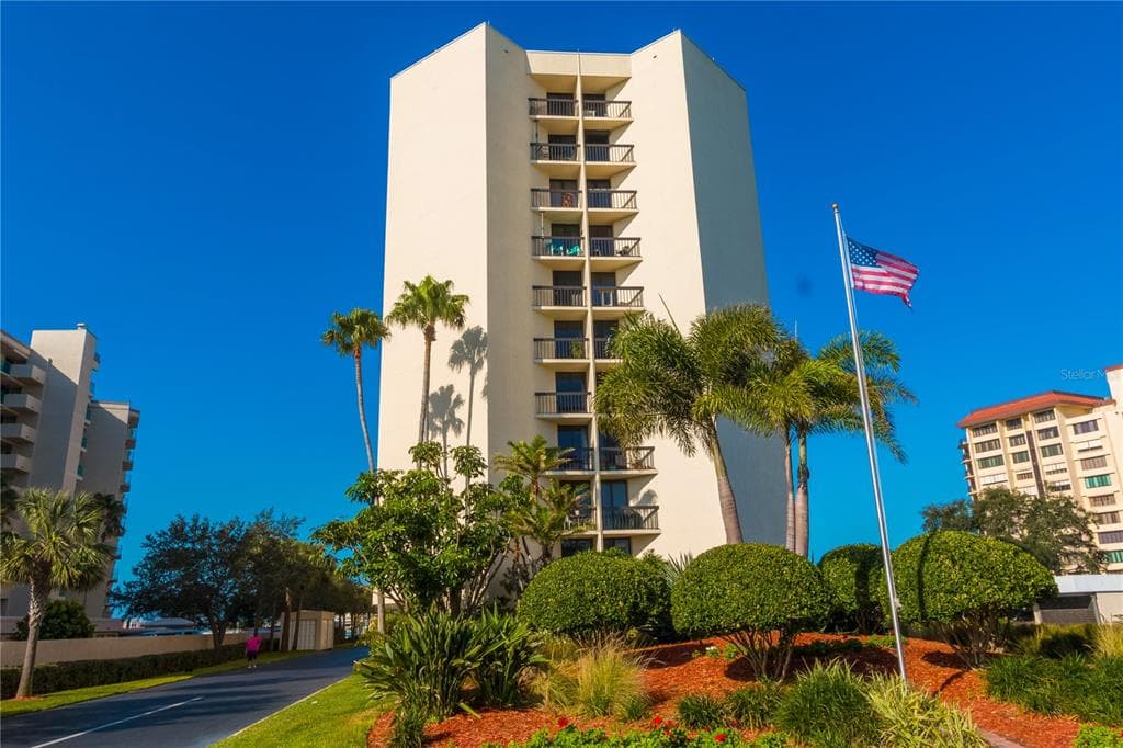 690 ISLAND WAY UNIT 708 CLEARWATER BEACH, FL 33767