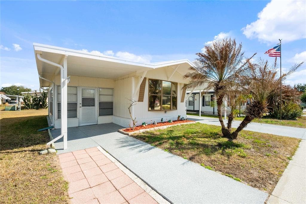 3824 KIM DRIVE WESLEY CHAPEL, FL 33543