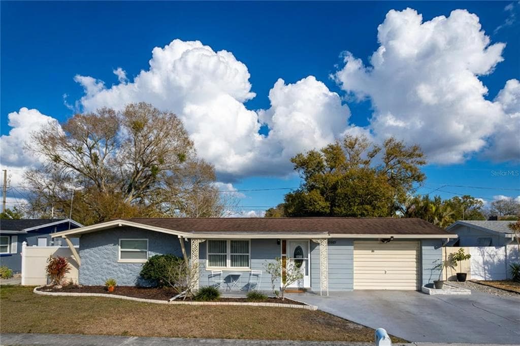 2150 MAUREEN DRIVE HOLIDAY, FL 34690
