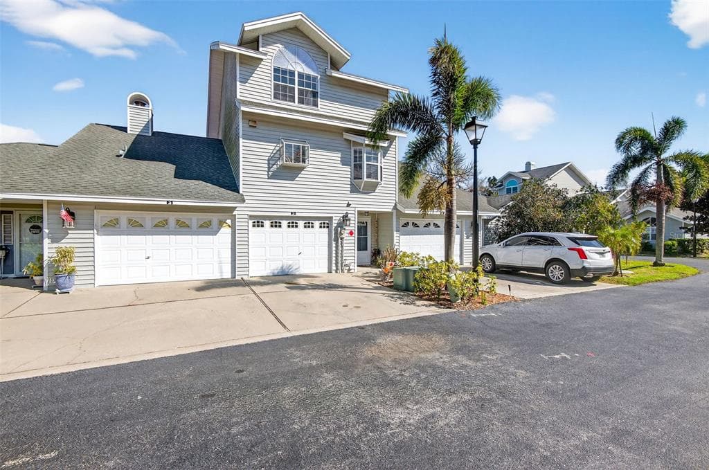 11722 CURRIE LANE UNIT F2 LARGO, FL 33774