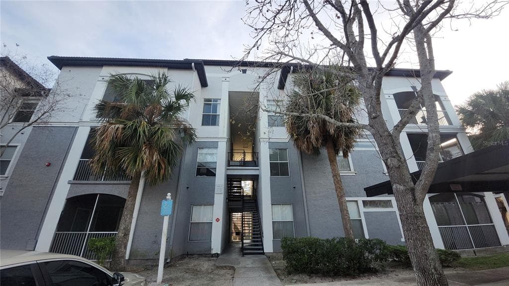 5813 LEGACY CRESCENT PLACE UNIT 203 RIVERVIEW, FL 33578