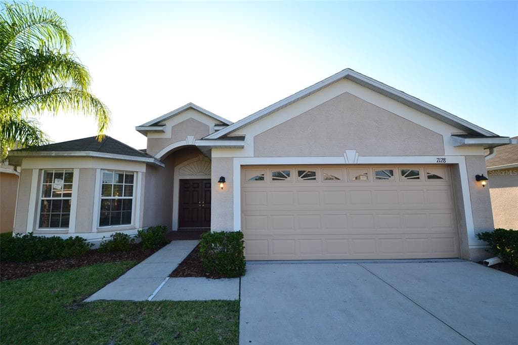 7128 ROYAL GEORGE COURT WESLEY CHAPEL, FL 33545