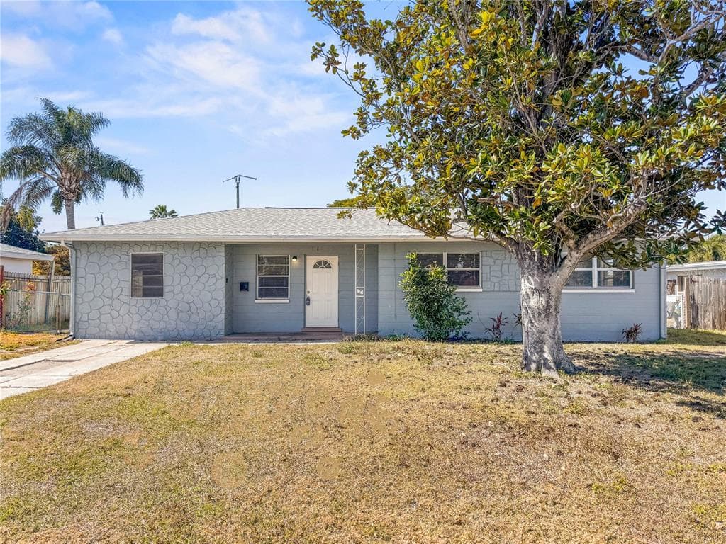 1104 YALE AVENUE BRADENTON, FL 34207
