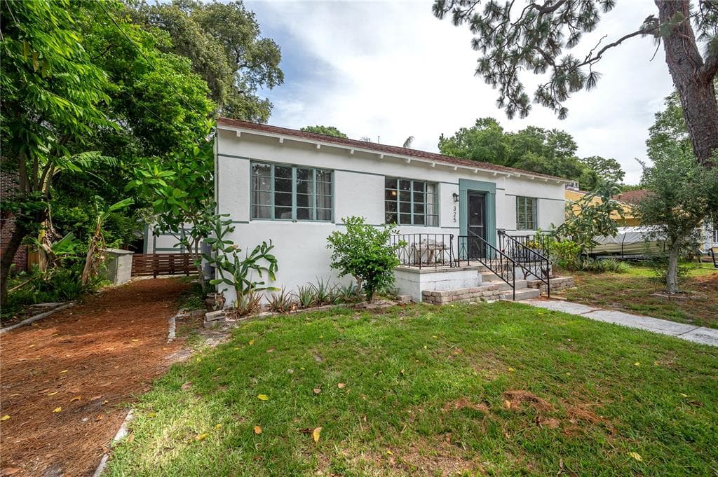 325 W RIO VISTA COURT TAMPA, FL 33604