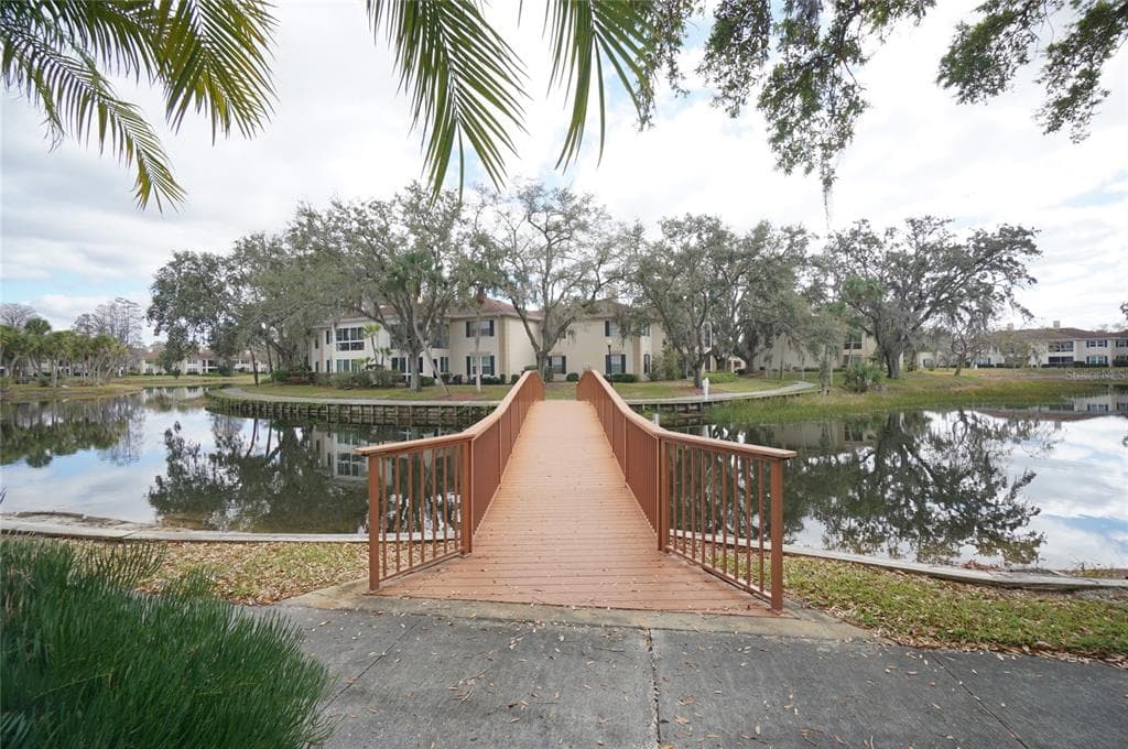 10330 CARROLLWOOD LANE UNIT 94 TAMPA, FL 33618