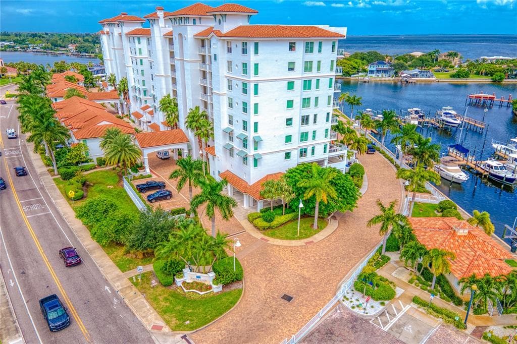 1325 SNELL ISLE BOULEVARD NE UNIT 902 ST PETERSBURG, FL 33704