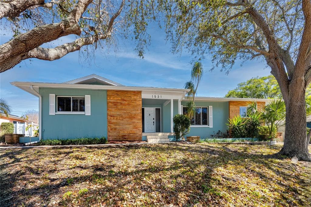 1531 HILL DRIVE LARGO, FL 33770