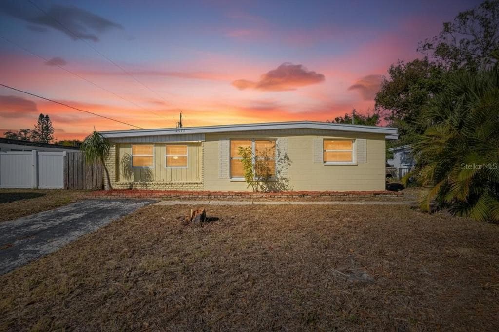 8343 95TH AVENUE SEMINOLE, FL 33777