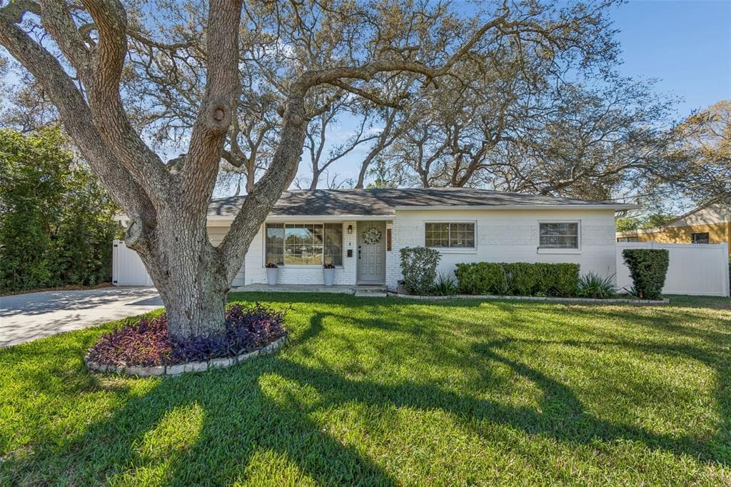10224 N OAKLEAF AVENUE TAMPA, FL 33612
