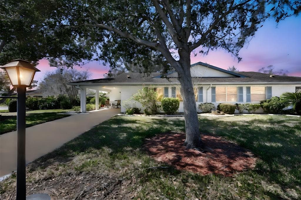 2009 HALMROCK PLACE UNIT 176 SUN CITY CENTER, FL 33573