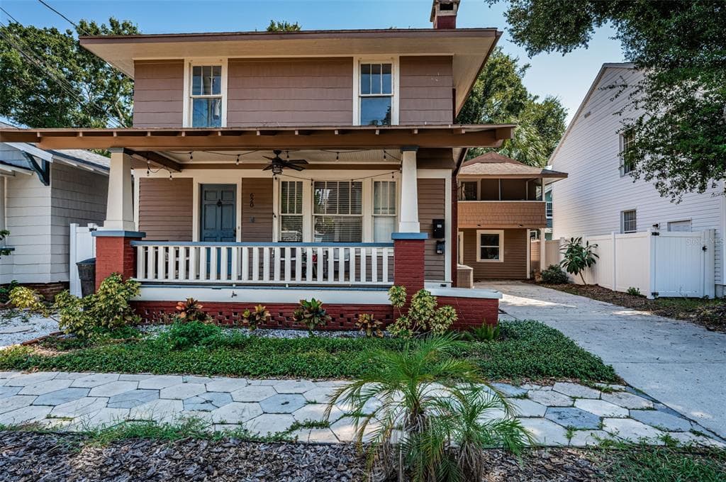 620 EARLE AVENUE N ST PETERSBURG, FL 33705