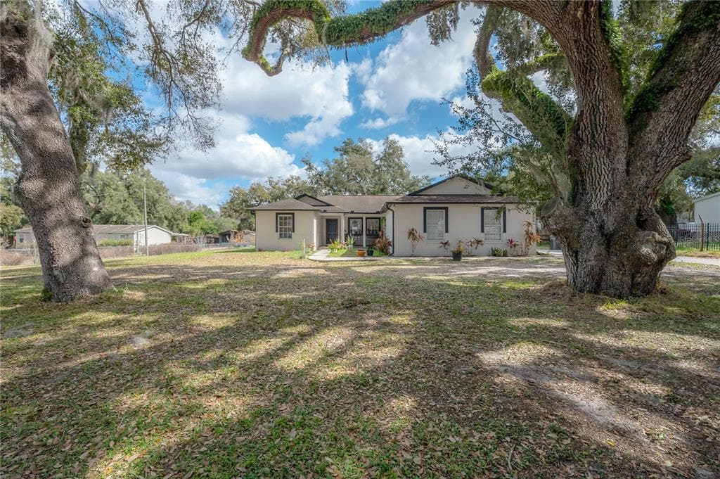 10409 LELAND HAWES ROAD THONOTOSASSA, FL 33592