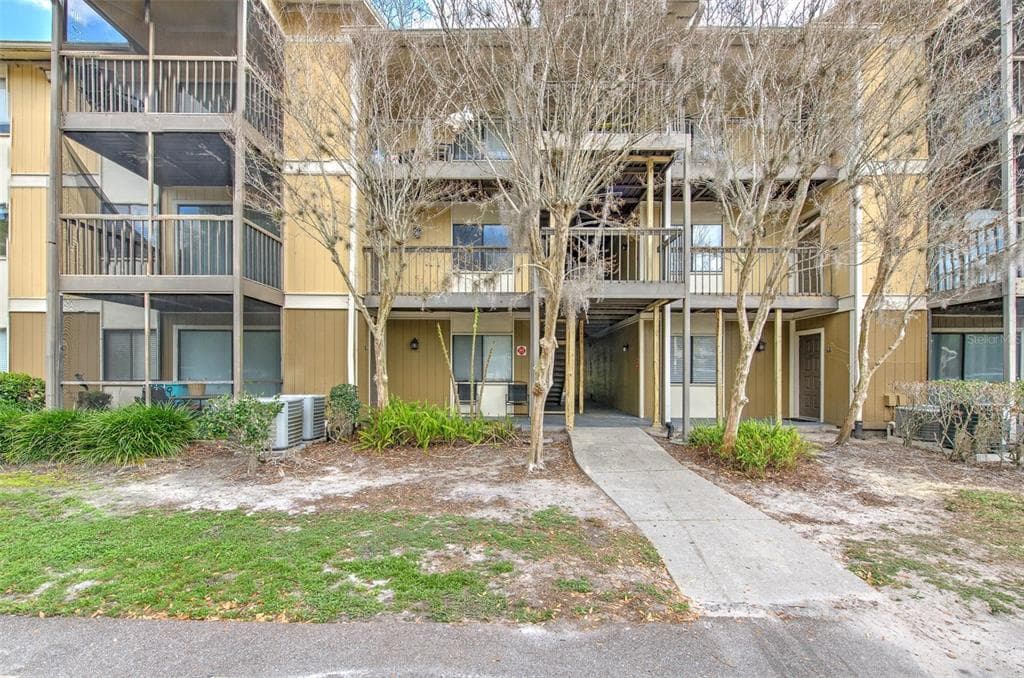 13403 ARBOR POINTE CIRCLE UNIT 304 TAMPA, FL 33617